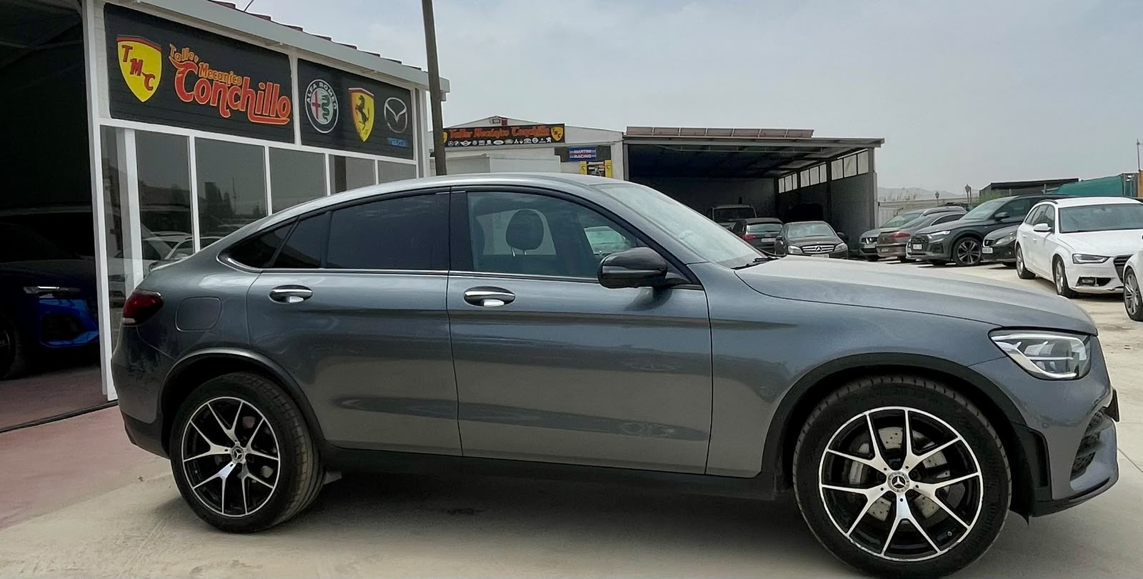 Mercedes GLC 400d 4MATIC Coupé AMG Line - 330CV - 2022 - Techo Negro / Cinturones Rojos / 360º - Imagen 2