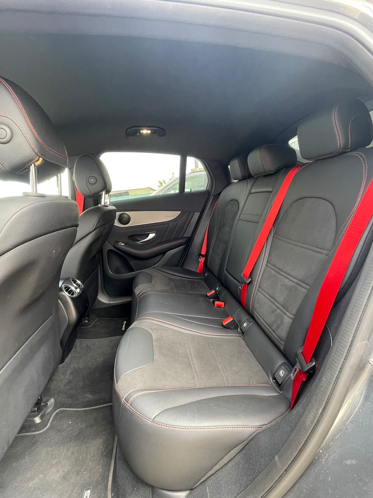 Mercedes GLC 400d 4MATIC Coupé AMG Line - 330CV - 2022 - Techo Negro / Cinturones Rojos / 360º - Imagen 11