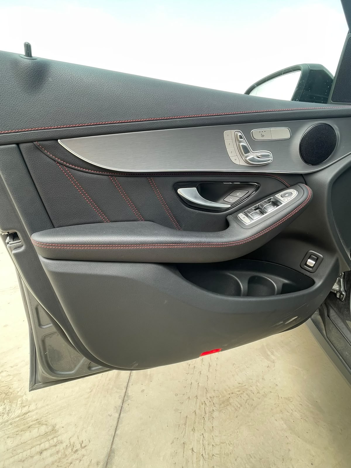Mercedes GLC 400d 4MATIC Coupé AMG Line - 330CV - 2022 - Techo Negro / Cinturones Rojos / 360º - Imagen 12