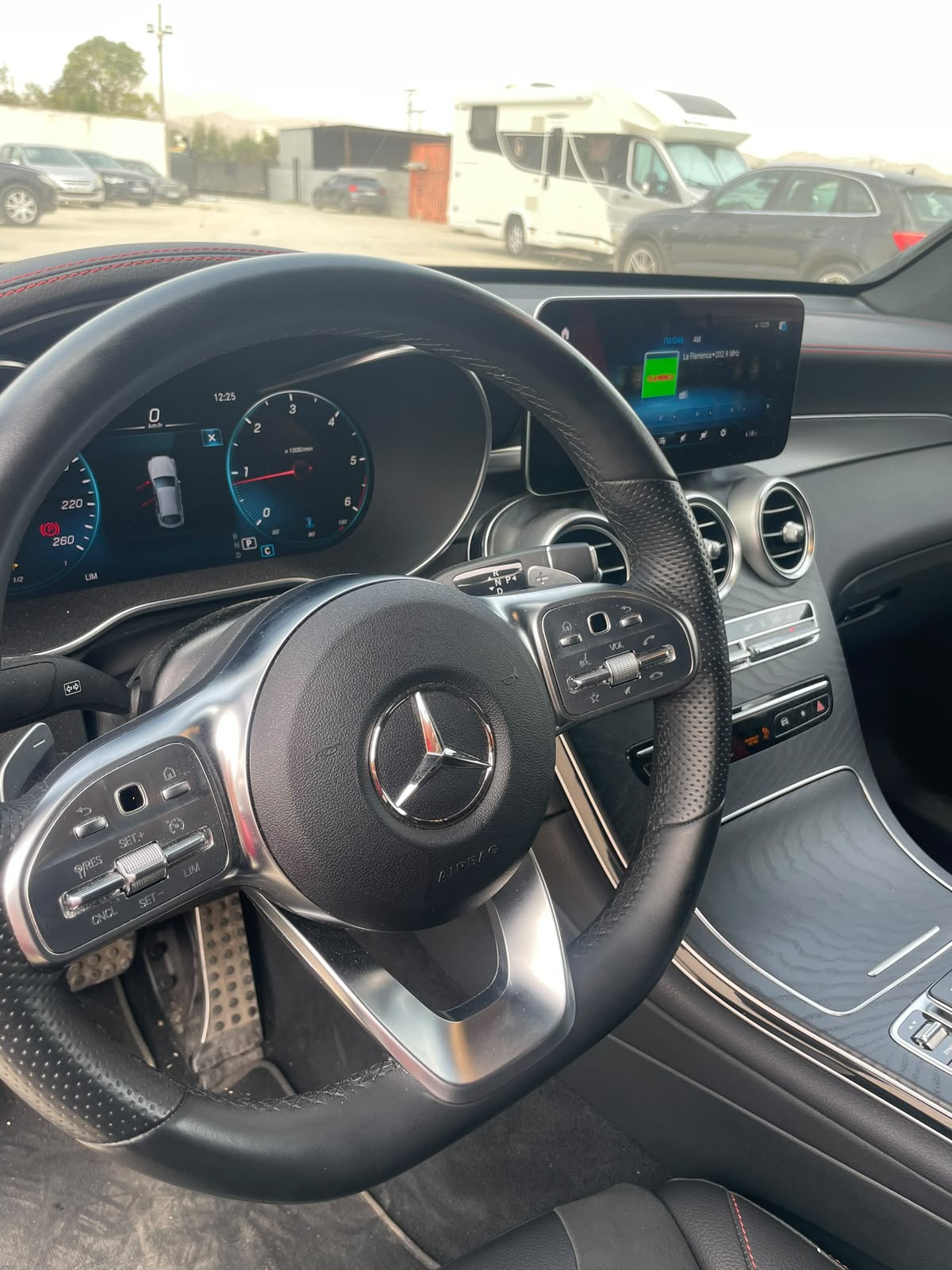 Mercedes GLC 400d 4MATIC Coupé AMG Line - 330CV - 2022 - Techo Negro / Cinturones Rojos / 360º - Imagen 15