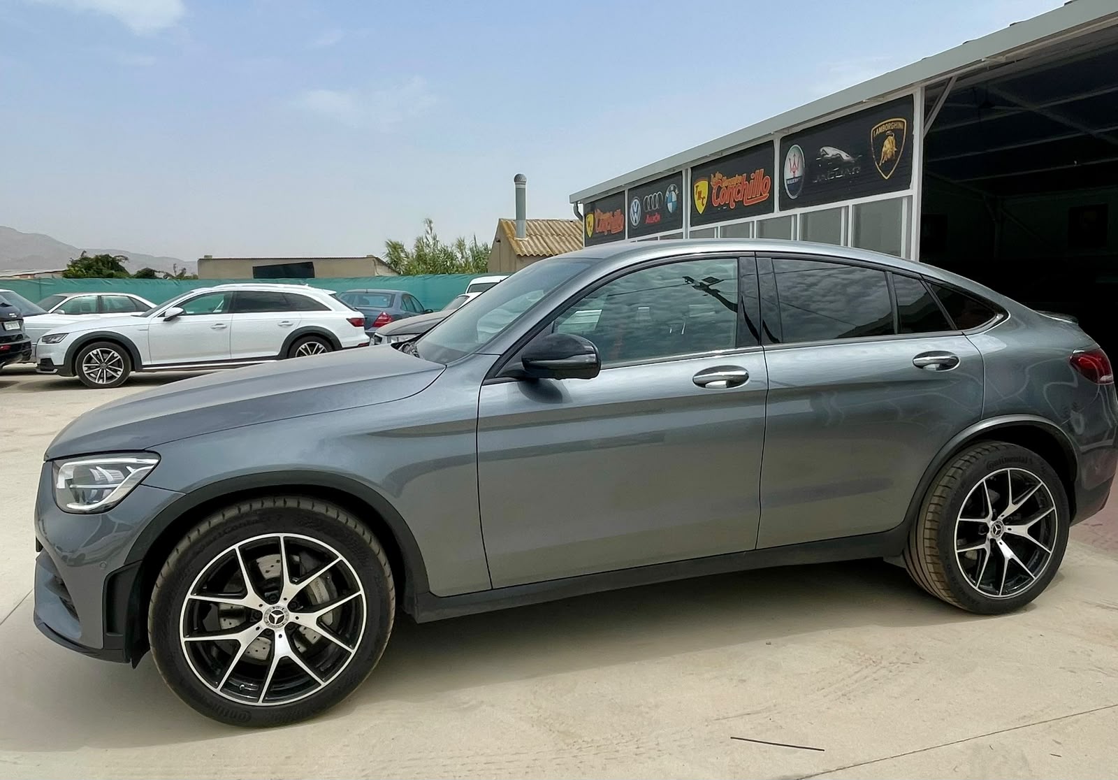 Mercedes GLC 400d 4MATIC Coupé AMG Line - 330CV - 2022 - Techo Negro / Cinturones Rojos / 360º - Imagen 4
