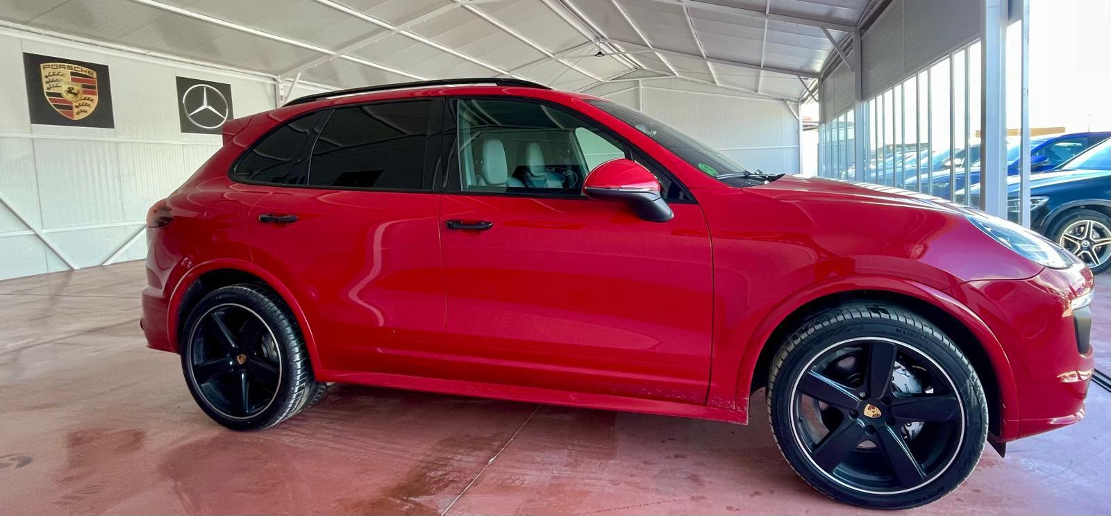 PORSCHE CAYENNE S DIESEL 4.2 V8 385 CV - 2016 - ROJO CARMINE - Imagen 4